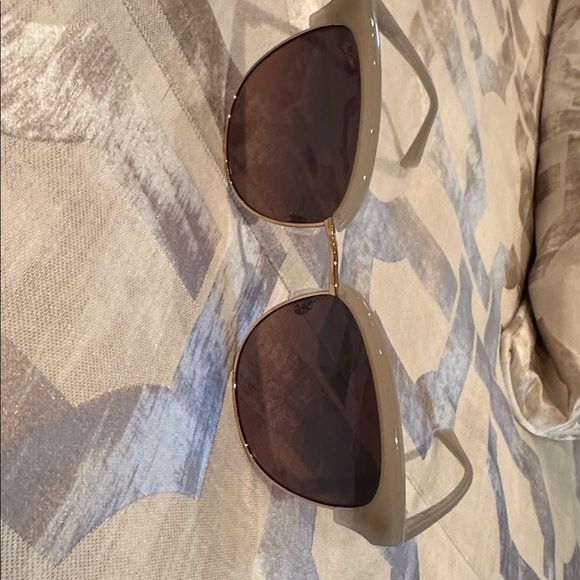 Maui Jim Lokelani Women's Sunglasses - Cream and Gold - Picture 4 of 4